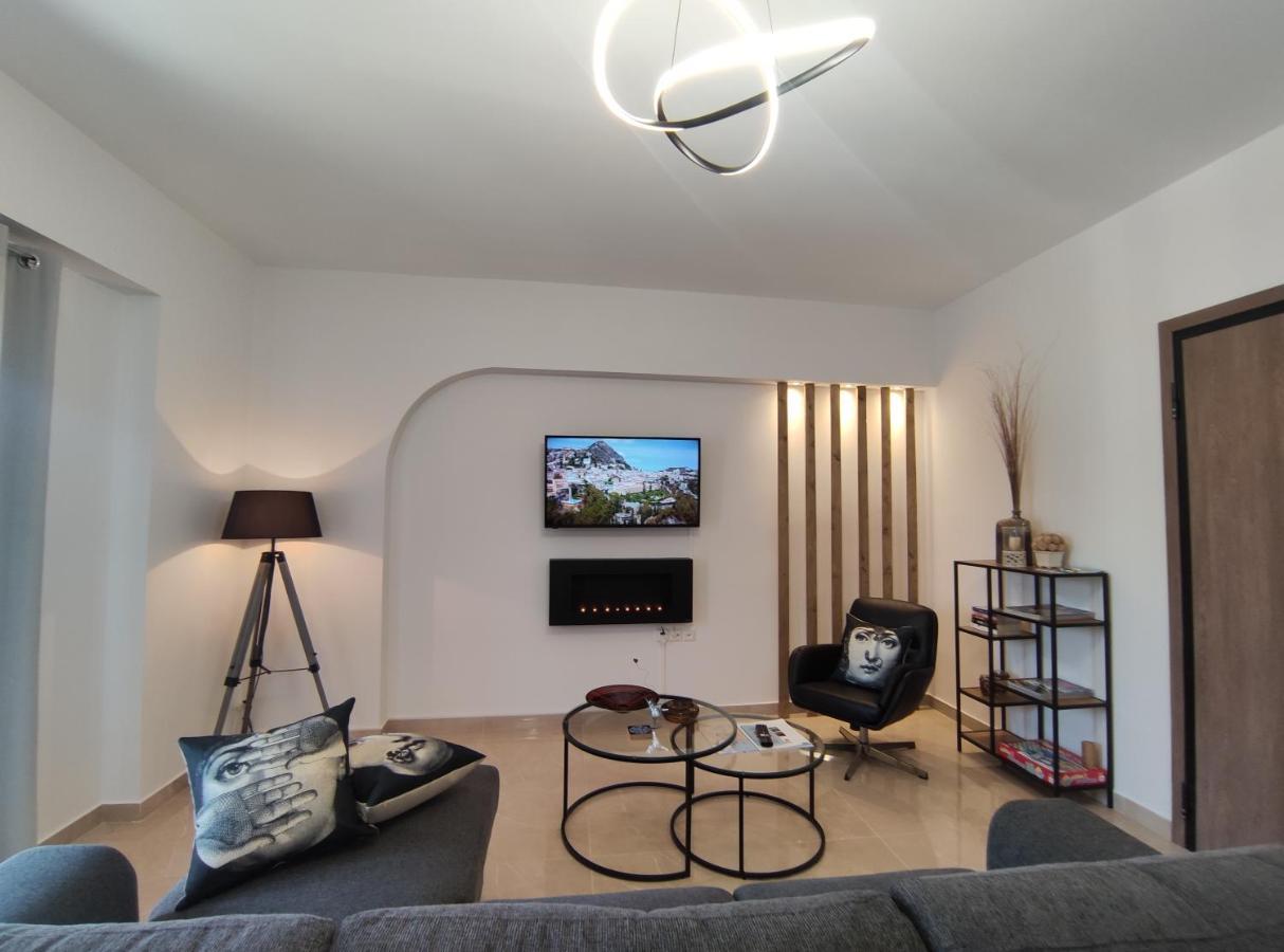Grey Swan - Modern & Stylish Apartment With Private Parking 볼로스 외부 사진