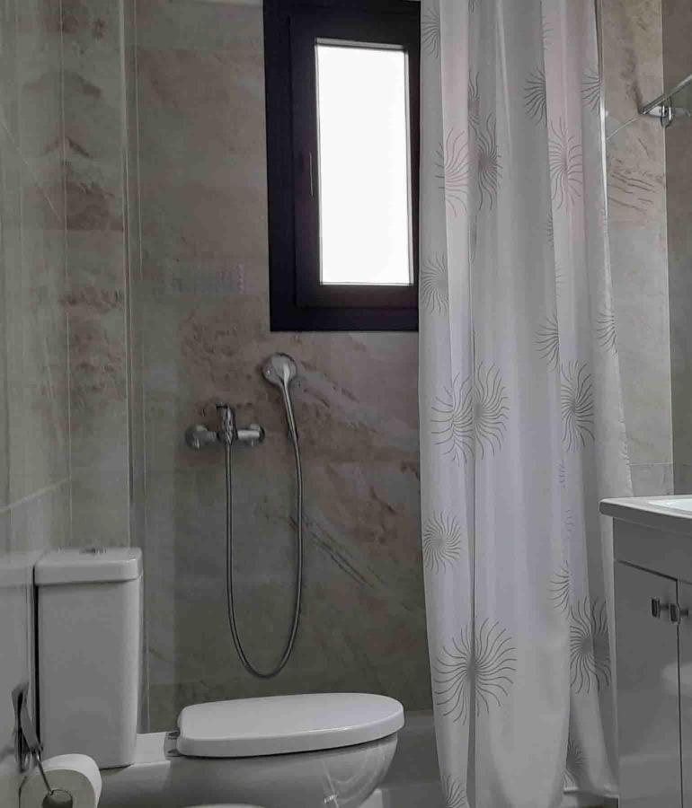 Grey Swan - Modern & Stylish Apartment With Private Parking 볼로스 외부 사진