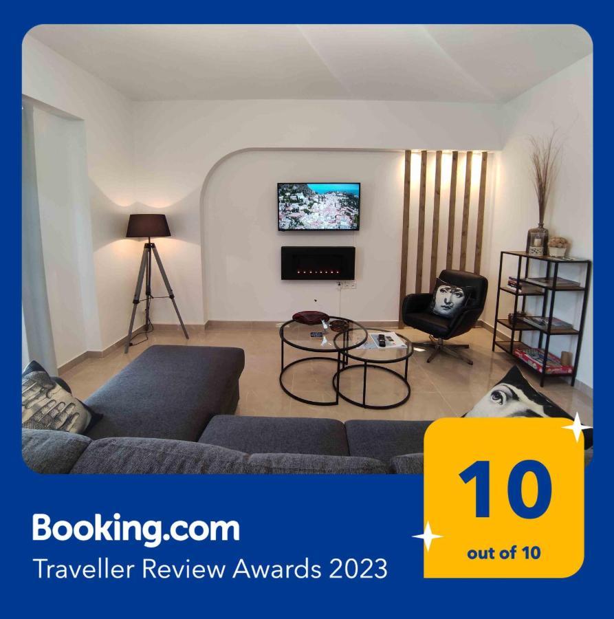 Grey Swan - Modern & Stylish Apartment With Private Parking 볼로스 외부 사진